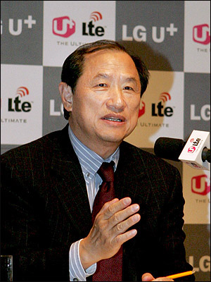 엘지 유플러스 CEO 이상철 부회장이 향후 통신시장 전망에 대해 이야기하고 있다.