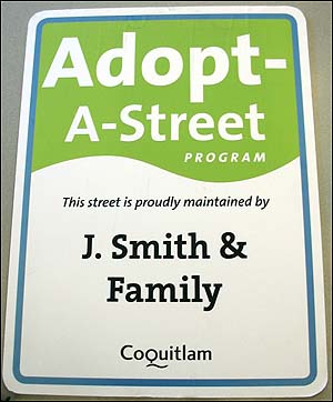 '거리 입양' 프로그램에 참가한 가족의 이름이 새겨져 있다.
