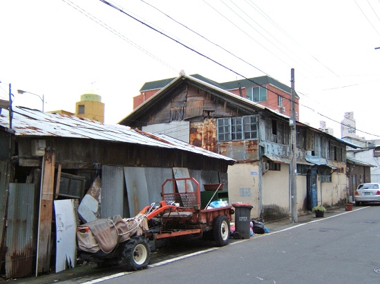 경산 서상동의 옛건물 .