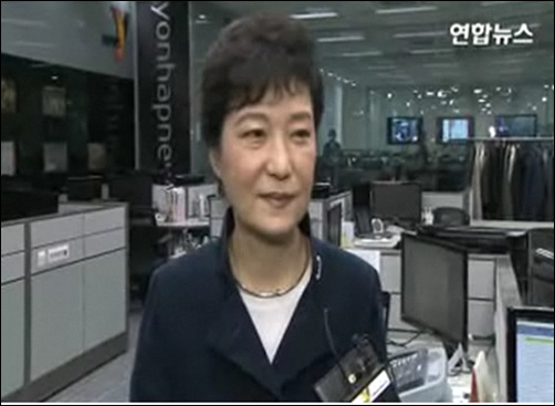 <뉴스Y>의 개국을 맞아 한나라당 박근혜 전 대표가 1일 <뉴스Y> 보도국을 직접 방문했다.
