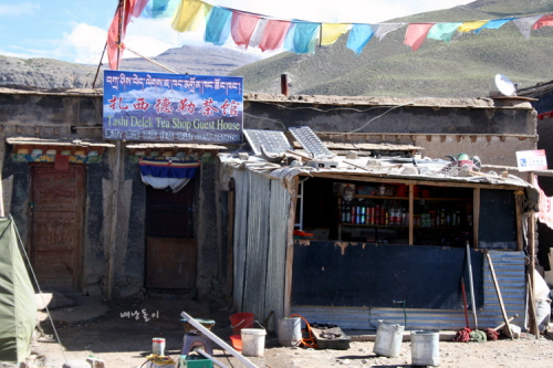 티베트인이 운영하는 간이 상점