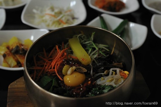 각기 다른 것들이 조화롭게 어우러지는 것. 한국의 대표 음식이 되기에 충분한 이유다.