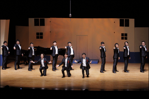 2004년에 결성된 젊은 성악가들인 아르스 노바 남성중창단의 모습