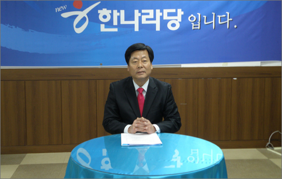 제19대 총선 출마를 선언한 윤석만 한나라당 대전 동구 당협위원장.