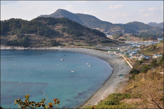  '남해안 섬 명소탐방 금오도.안도 자전거 여행' 중 찍은 안도 이야포 몽돌해수욕장의 모습