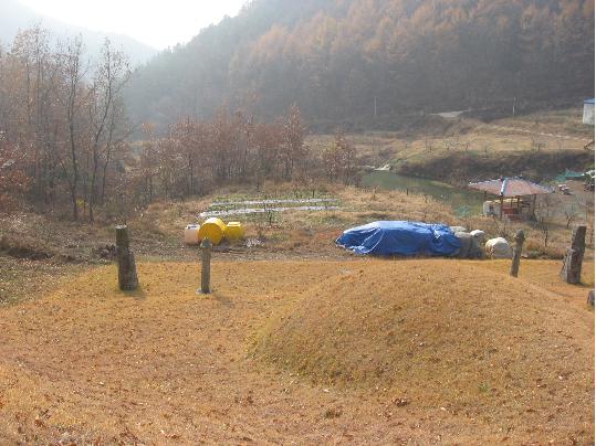  고흥유씨 11대조 묘역 인근에는 지금도 집안사람이 살며 묘를 지키고 있다. 그 묘역 바로 앞에 당시 무기제작소가 있었다. 얼마전까지만 해도 땅을 파면 쇠덩이들이 나오곤 했다고 전해진다