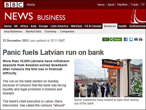 라트비아 예금 인출 사태를 보도한 BBC.