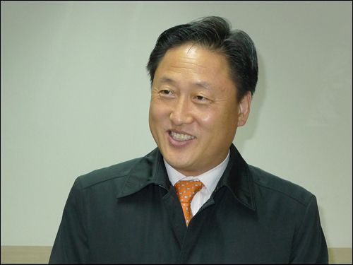 19대 총선 안양 동안을 선거구 출마를  위해 한나라당 예비후보자 등록을 마친 안기영 전 경기도의원