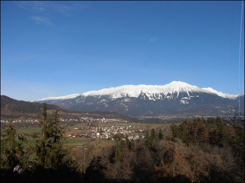 맑은 날씨, 깨끗한 공기 덕에 알프스의 눈 덮인 산맥이 눈 앞으로 다가와 보인다.