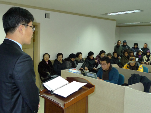 김헌 예비후보의 출마 기자회견에는 만안뉴타운 반대를 위해 함께 활동했던 주민들이 대거 참석했다. 