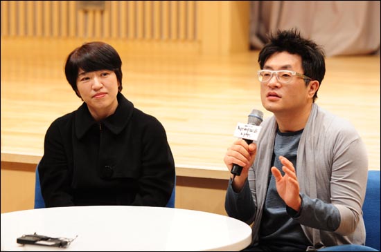  SBS <뿌리깊은 나무>의 김연현(왼쪽)·박상연 작가가 드라마의 최종회를 앞두고 22일 오후 5시 SBS 목동사옥에서 기자들과의 인터뷰를 가졌다. 두 작가는 MBC 사극 <선덕여왕>에서 콤비로 이름을 알린 바 있다. 