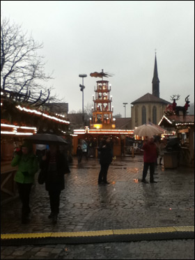 독일 각 지역마다 세워지는 크리스마스 시장이다. 에실링엔의 중세시대 크리스 마스 시장
