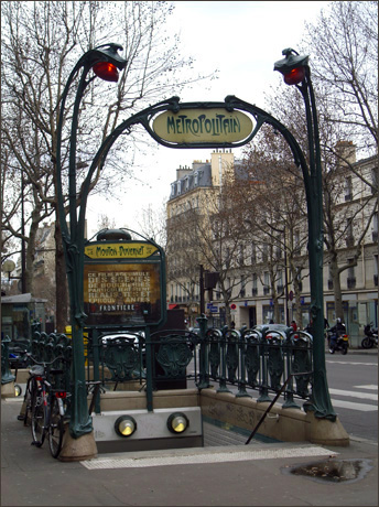 엑토르 기마르 I '20세기 초에 세워진 아르 누보 풍의 파리 지하철 입구(Art Nouveau Metro)' entrance by Hector Guimard, photo by Mimi Reed