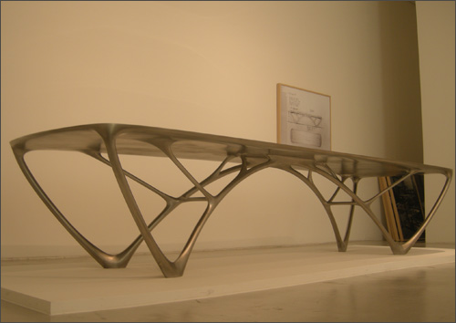 요리스 라만 I '브리지 테이블(Bridge Table)' 알루미늄 텅스텐 카바이드(Aluminum and Tungsten Carbide) 75×380×120cm 2010