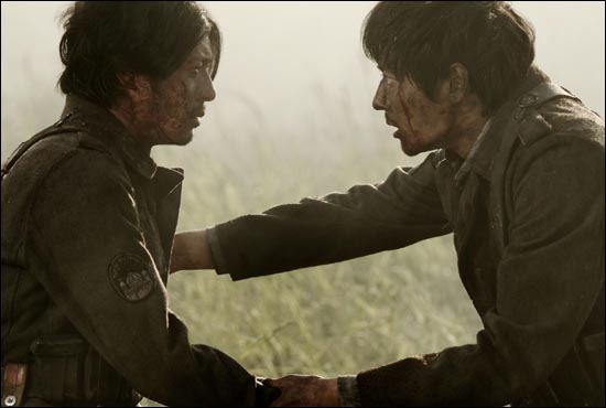  <마이웨이>의 두 주인공 타츠오와 김준식. 두 사람이 우정과 교감을 나누는 노르망디 전투 장면. 