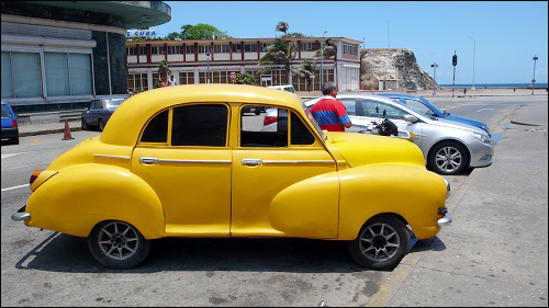 쿠바에는 미국에서 밀수입된 예전 자동차들이 많다. 어딜가나 빈티지함을 느낄수 있는 하바나이다.