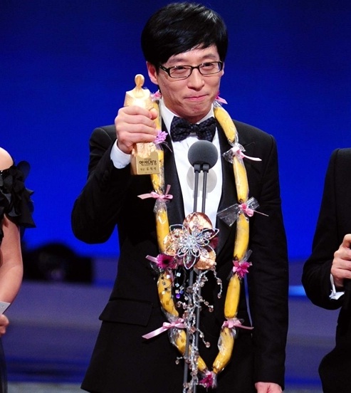 2011 SBS 연예대상에서 대상을 수상한 유재석 KBS와 MBC에서 대상 수상에 실패한 유재석이 SBS에서는 대상을 수상하였다.