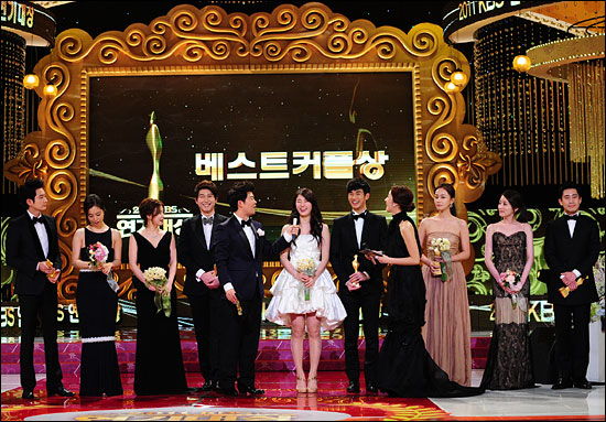  201 KBS 연기대상에서 베스트커플상 시상 장면
