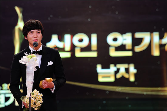  201 KBS 연기대상에서 신인연기상을 받은 주원