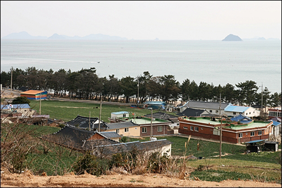 거금도 익금 해수욕장이 있는 해안마을 풍경.