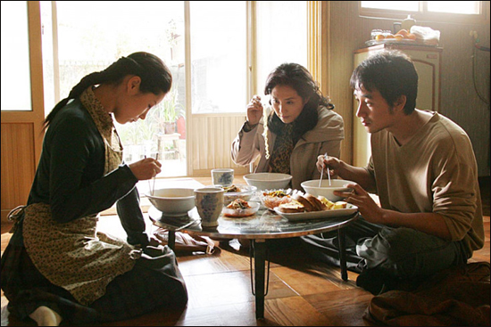 새로운 차원의 가족 재구성을 보여준 영화 <가족의 탄생>