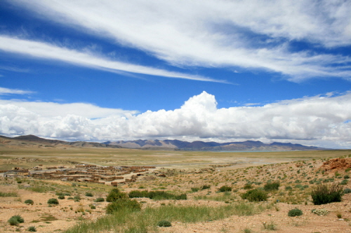 사람의 발길이 닿지 않는 곳에 위치한 옛 티베트 마을.