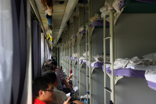 상하이를 출발 이번 여행의 출발지점은 우루무치로 향하는 기차안. 침대칸으로 되어 있는 중국 기차는 한국에서는 느낄 수 없는 또 다른 여행의 매력이다.