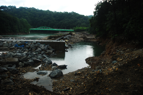 강우로 인해 공사중이던 침산여울은 붕괴되었다.