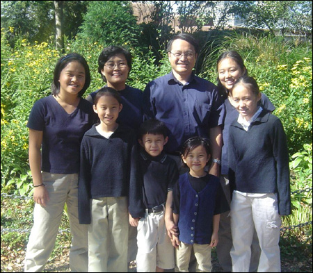 5녀 1남의 자녀를 둔 이영 부부의 가족 사진