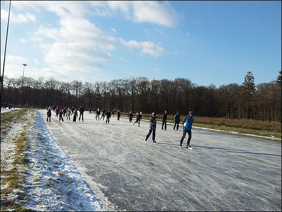 스케이트를 즐기는 네덜란드 2012년의 겨울.