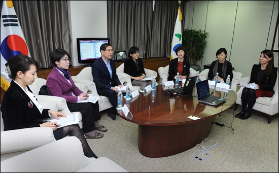 2월 7일 서울시청 서소문별관에서 '국공립 어린이집 확충'을 주제로 온라인 청책워크숍이 열리고 있다. 