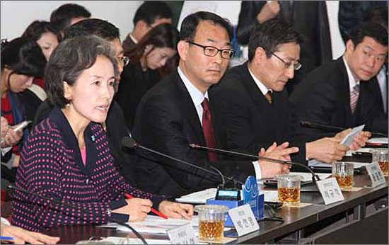 8일 열린 자유선진당 당무회의에서 발언하고 있는 박선영 의원.