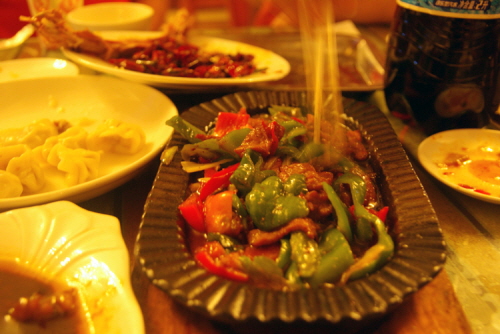 매운 소스에 채소를 볶은 요리. 한국인 입맛에도 딱인걸