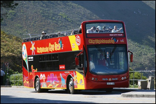 케이프타운을 둘러보기 편리한 시티투어 버스.남아공을 방문한 관광객들에게 인기있다.