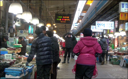 지난 2월 8일, 노량진 수산시장 풍경