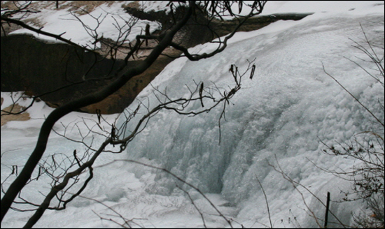 백운대에 얼어붙은 얼음폭포