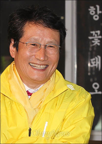 4.11 총선에서 부산 출마를 선언한 민주통합당 문성근 최고위원