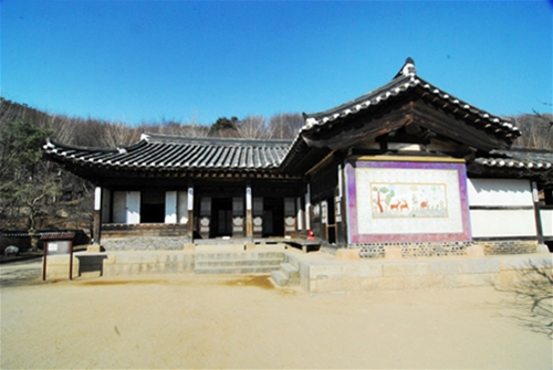 한국민속촌 99칸 중부지방 양반집의 안편에 자리하고 있는 안채인 내당
