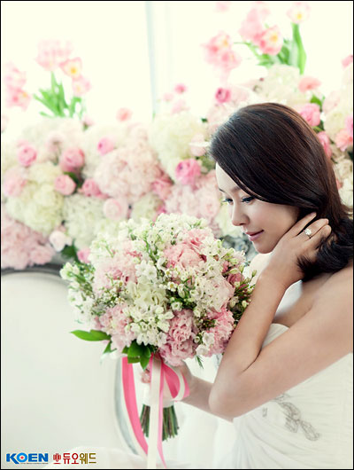 방송인 현영 방송인 현영이 3일 오후 서울 광장동 쉐라톤 워커힐 호텔에서 4세 연상의 외국계 금융업 종사자와 결혼한다.