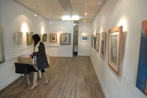 누드 스케치 18인전이 열리고 있는 임 아트갤러리 내부
