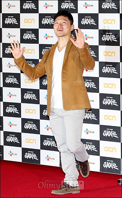  14일 오전 서울 상암CGV에서 열린 OCN TV시리즈 <히어로>제작발표회에서 김흑철 역의 배우 양동근이 포즈를 취하고 있다.