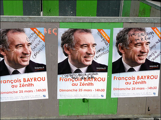 현대민주당 후보 프랑소와 바이루의 선거 포스터. 
