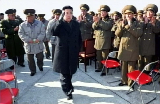 김정은 북한 노동당 중앙군사위원회 부위원장이 인민군 육해공 합동타격훈련을 참관했다고 조선중앙TV가 3월 15일 전했다. 