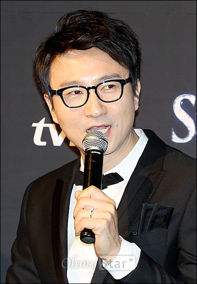  20일 서울 영등포 타임스퀘어 엠넷펌에서 열린 tvN <슈퍼디바2012> 제작발표회에서 심사위원인 주영훈이 질문에 답하고 있다.