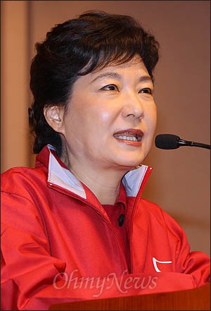 새누리당 중앙선대위원장을 맡은 박근혜 비상대책위원장