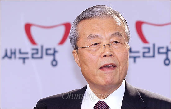 김종인 박근혜 캠프 공동선대위원장. 사진은 지난 3월 22일 여의도 당사 기자회견 당시