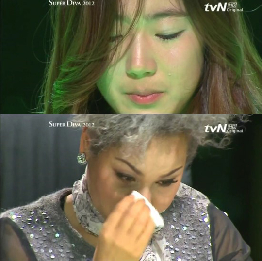  24일 첫 방송된 tvN <슈퍼디바-2012>에 출연한 주부 양성연씨가 눈물을 흘리며 자신의 사연을 공개하자 심사위원인 인순이도 함께 눈물을 흘렸다.