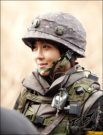  MBC 수목드라마 <더킹 투하츠>에서 북한군 장교 역할을 맡은 하지원
