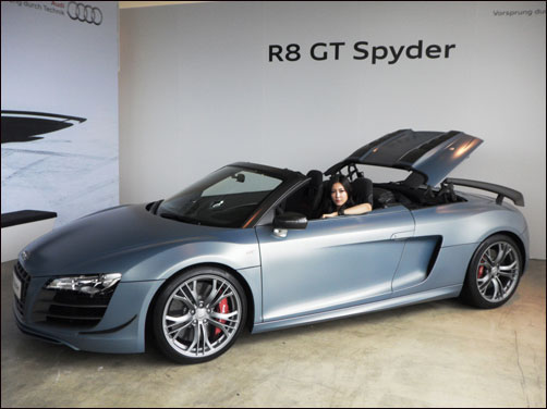  아우디 뉴 R8 GT 스파이더는 시속 50㎞/h 미만에서 19초 만에 개폐가 가능한 소프트탑을 적용했다. 이 차의 판매가격은 3억4290만원이다. 

