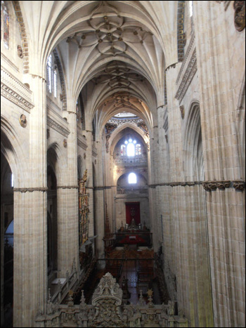성당의 내부 